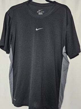 Nike Men's Black Short-Sleeve Dri-FIT Athletic Tee with Gray Panels Size Large
